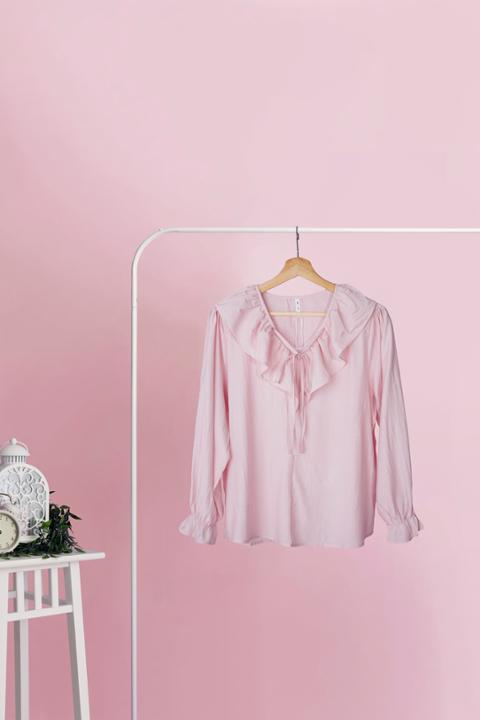 Foto model menggunakan produk Natasha Pastel Ruffle Blouse