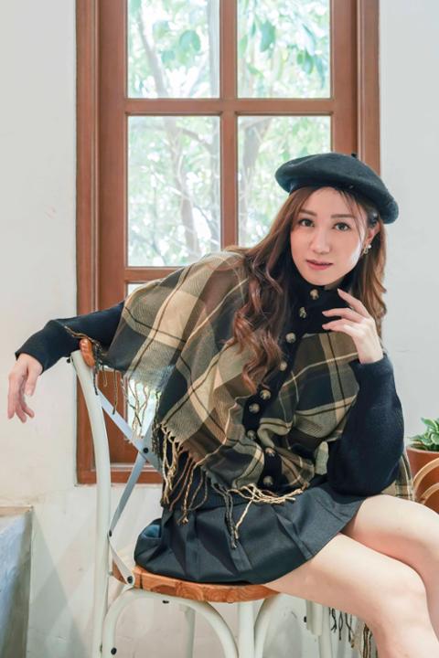 Foto model menggunakan produk Katya Knit Ponco and Cardigan