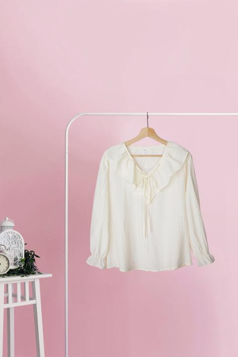 Foto model menggunakan produk Natasha Pastel Ruffle Blouse