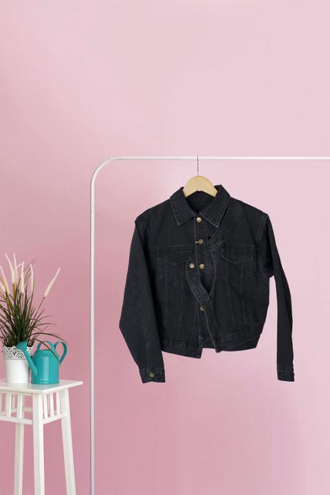 Foto model menggunakan produk Xeola Asymmetric Denim Jacket