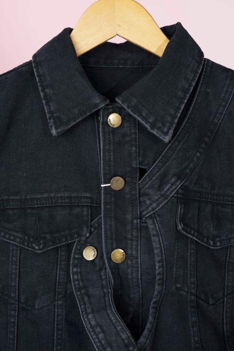 Foto model menggunakan produk Xeola Asymmetric Denim Jacket