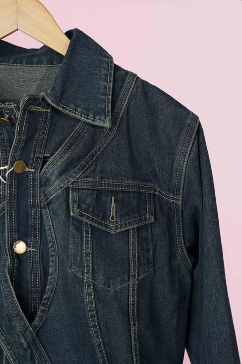 Foto model menggunakan produk Xeola Asymmetric Denim Jacket