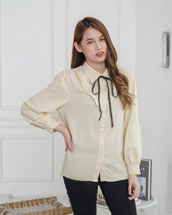 Foto model menggunakan produk Elise Ribbon Blouse