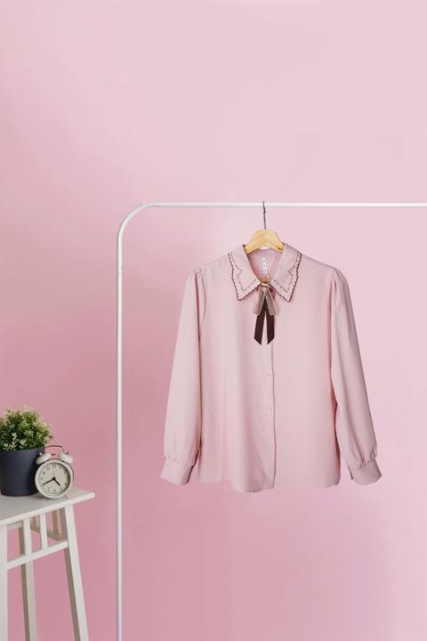 Foto model menggunakan produk Elfine Sweet Ribbon Blouse