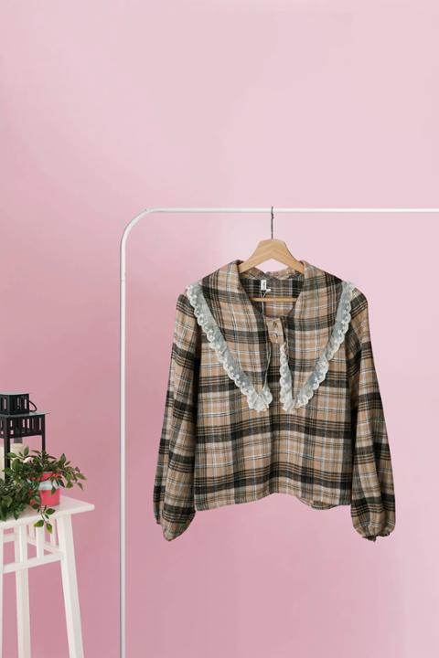 Foto model menggunakan produk Judith Flannel Tartan Blouse