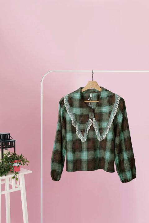 Foto model menggunakan produk Judith Flannel Tartan Blouse