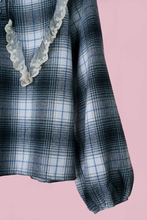 Foto model menggunakan produk Judith Flannel Tartan Blouse