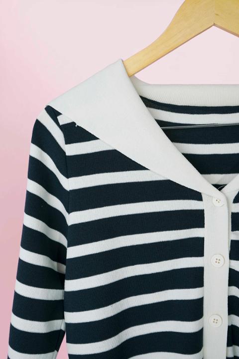 Foto model menggunakan produk Fumiko Sailor Knit Cardigan