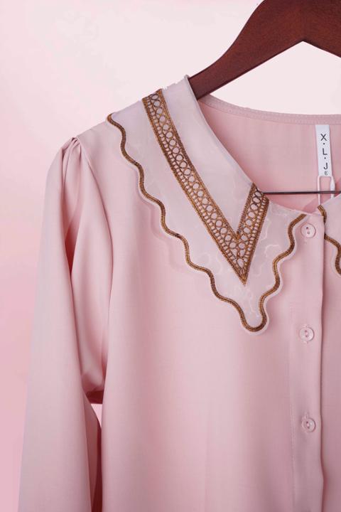 Foto model menggunakan produk Kania Preppy Collar Blouse